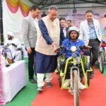 देहरादून DM का सख्त कदम: फीस माफ, 48 घंटे में जारी हुई टीसी; स्कूल प्रबंधन को देनी पड़ी राहत